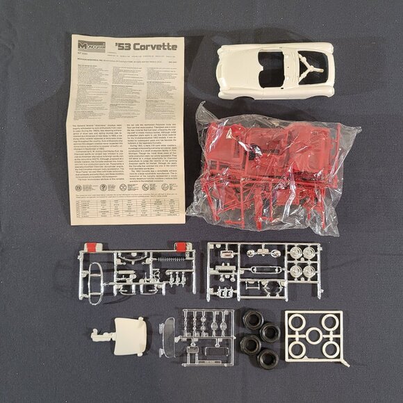 MONOGRAM ‘53 Corvette 1/24 Scale Model New Open Box 2291 - Picture 2 of 8